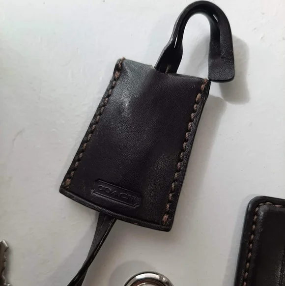 COACH Lock, Keys & Clochette FIXTURES Bundle - Picture 5 of 8